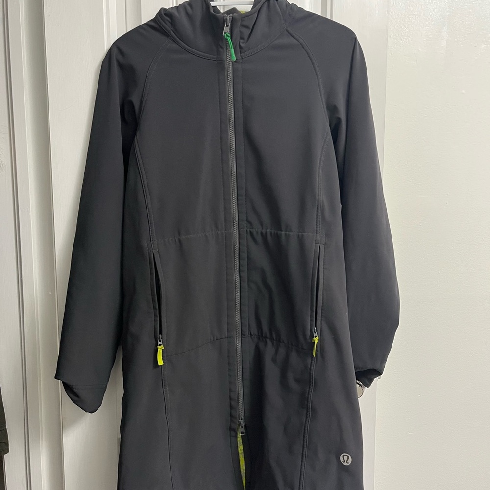 LULULEMON Black Raincoat with Hood and Adjustable Waist